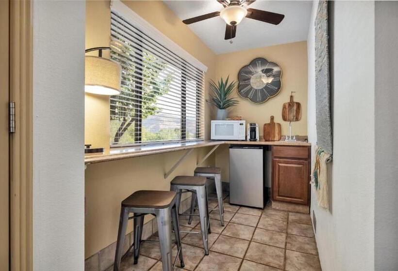 جناح ديلوكس, Red Rock Inn Cottages