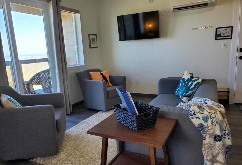 جناح عائلي, Moonstone Beach Motel