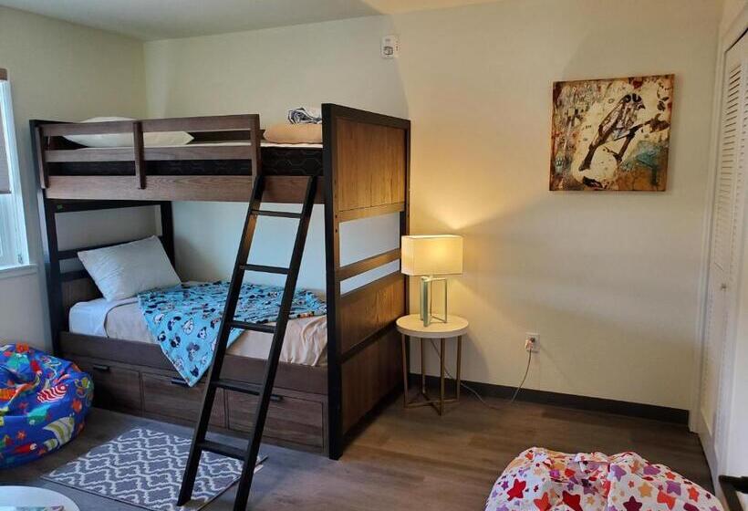 جناح عائلي, Moonstone Beach Motel