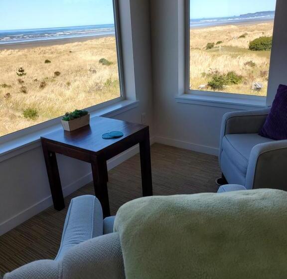 جناح جونيور مطلّ علي البحر, Moonstone Beach Motel