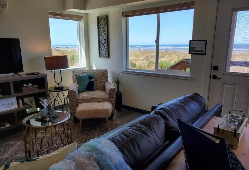 جناح, Moonstone Beach Motel