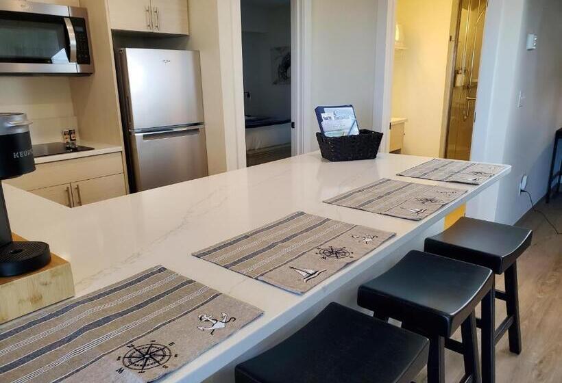 جناح ديلوكس, Moonstone Beach Motel