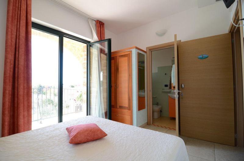 غرفة قياسية ثلاثية, Villa Arneide