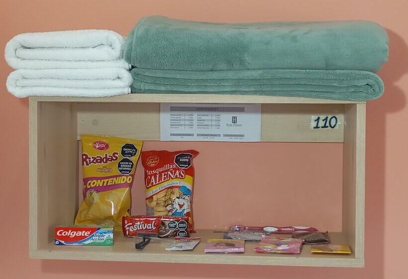 חדר סטנדרט לשלושה, Real Palace Tulua