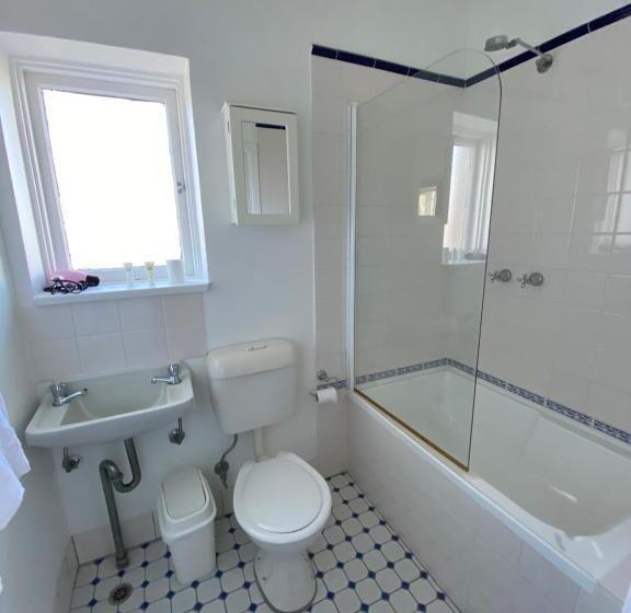 اتاق لوکس سه تخته, Ellstanmor Guesthouse Cooma