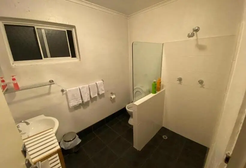سوییت خانوادگی, Ellstanmor Guesthouse Cooma