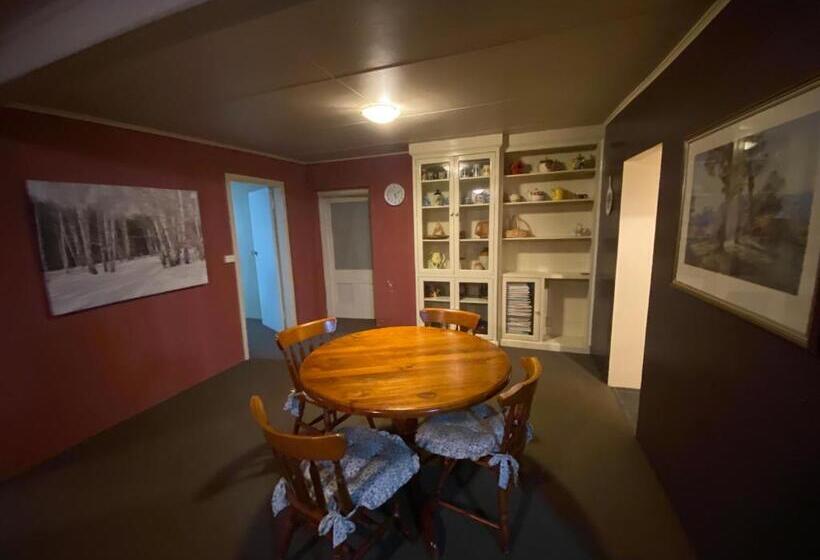 سوییت خانوادگی, Ellstanmor Guesthouse Cooma