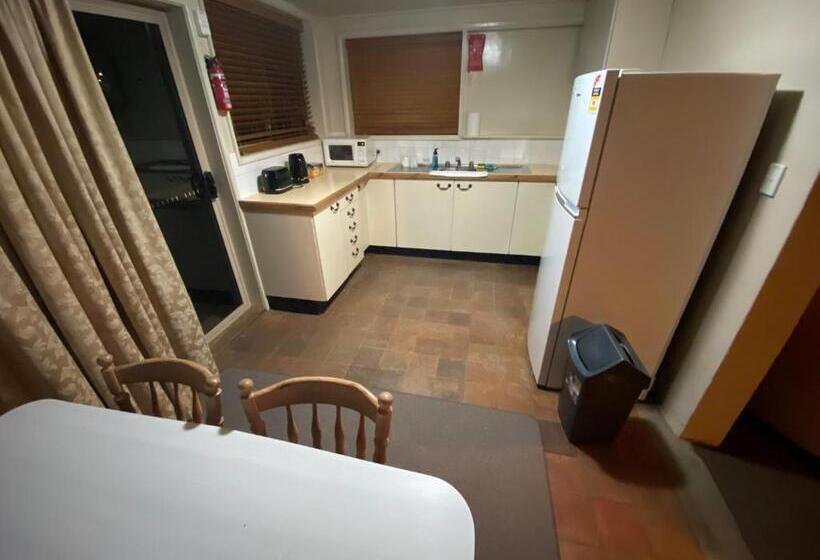 سوییت خانوادگی, Ellstanmor Guesthouse Cooma