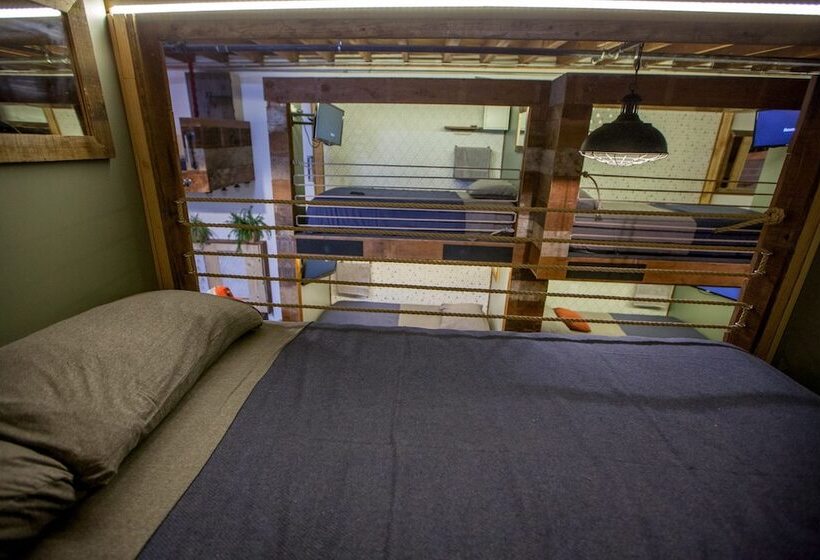 공동 객실, Podshare East Hollywood