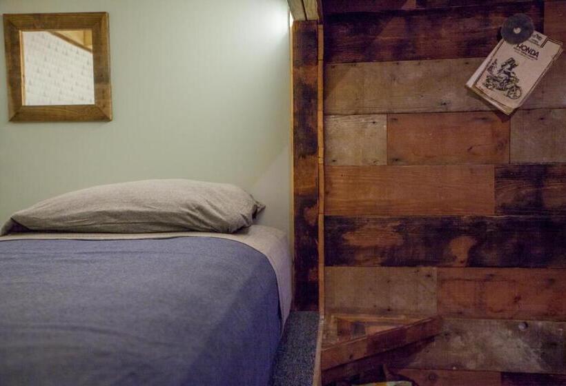 سرير فى غرفة مشتركه, Podshare East Hollywood