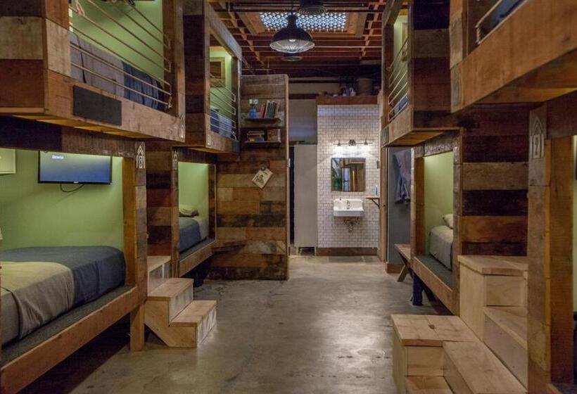 공동 객실, Podshare East Hollywood