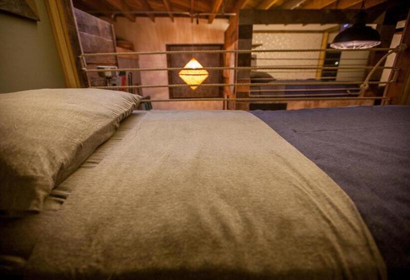 سرير فى غرفة مشتركه, Podshare East Hollywood