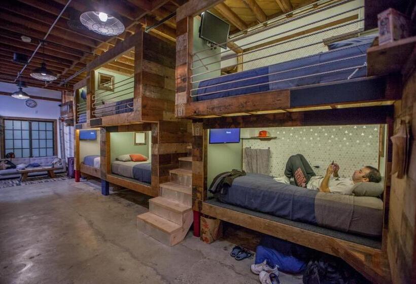 سرير فى غرفة مشتركه, Podshare East Hollywood