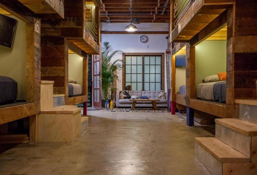 공동 객실, Podshare East Hollywood