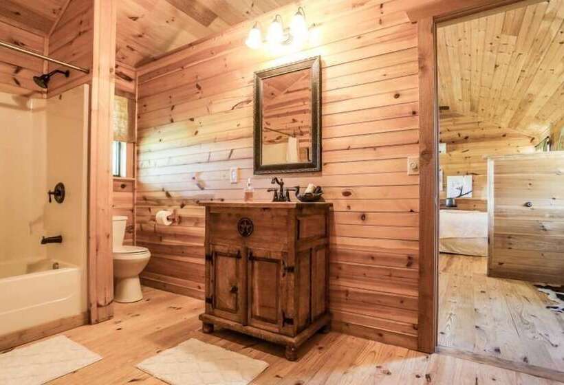 קוטג' דלוקס, City On A Hill At Spring Creek