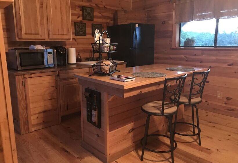 קוטג' דלוקס, City On A Hill At Spring Creek