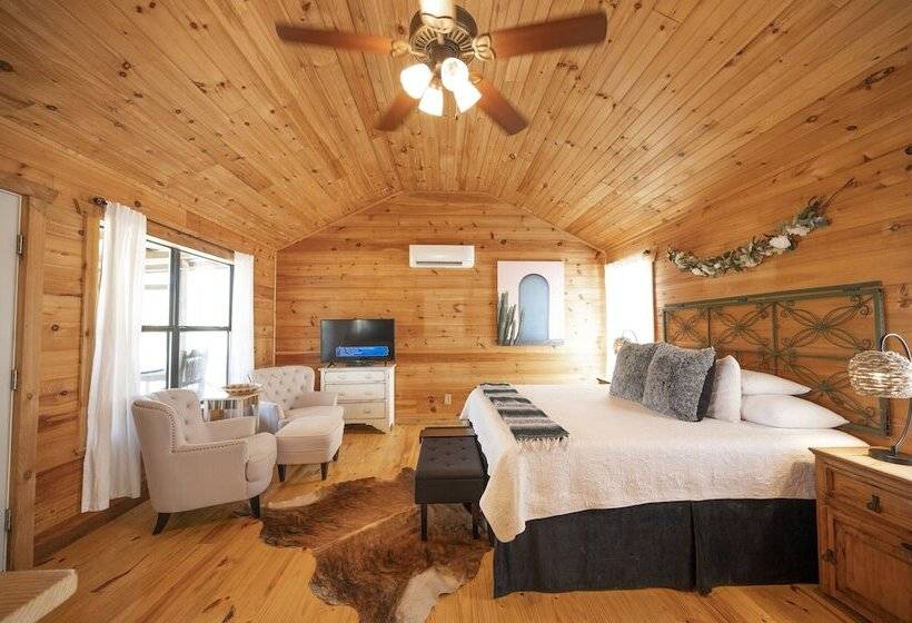 קוטג' דלוקס, City On A Hill At Spring Creek