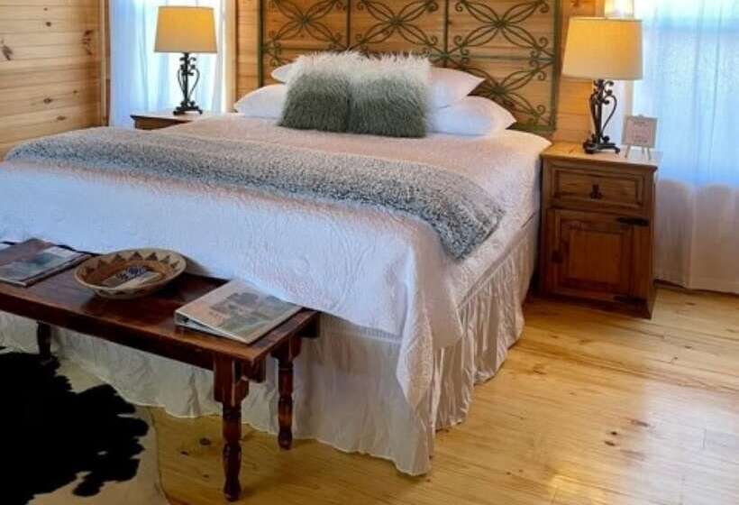 קוטג' דלוקס, City On A Hill At Spring Creek