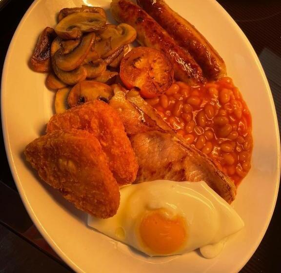 غرفة عائلية, The Six Bells