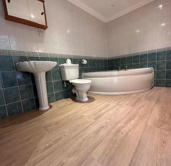 غرفة ديلوكس, The Six Bells