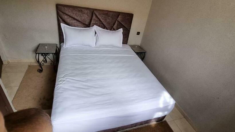 Medencére Néző Standard Szoba, Beach Club La Perle