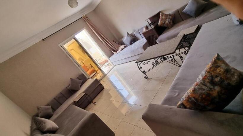 سوییت خانوادگی, Beach Club La Perle