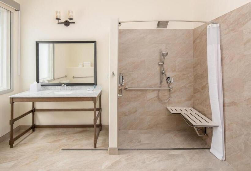 장애인을 위한 킹사이즈 침대 스탠다드 룸, Four Points By Sheraton Santa Cruz Scotts Valley