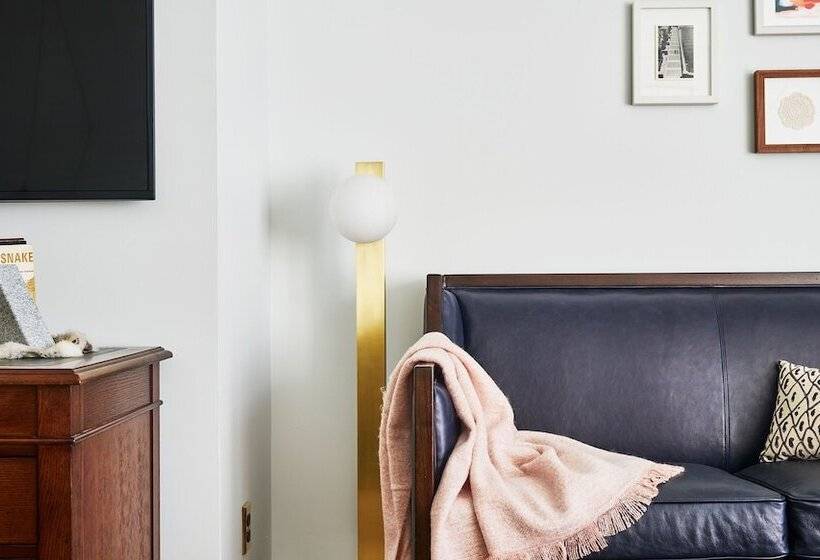 스탠다드 스튜디오, The Line Hotel Dc