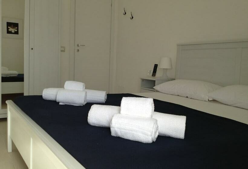 Triple Room Sea View, Due Passi Dal Mare