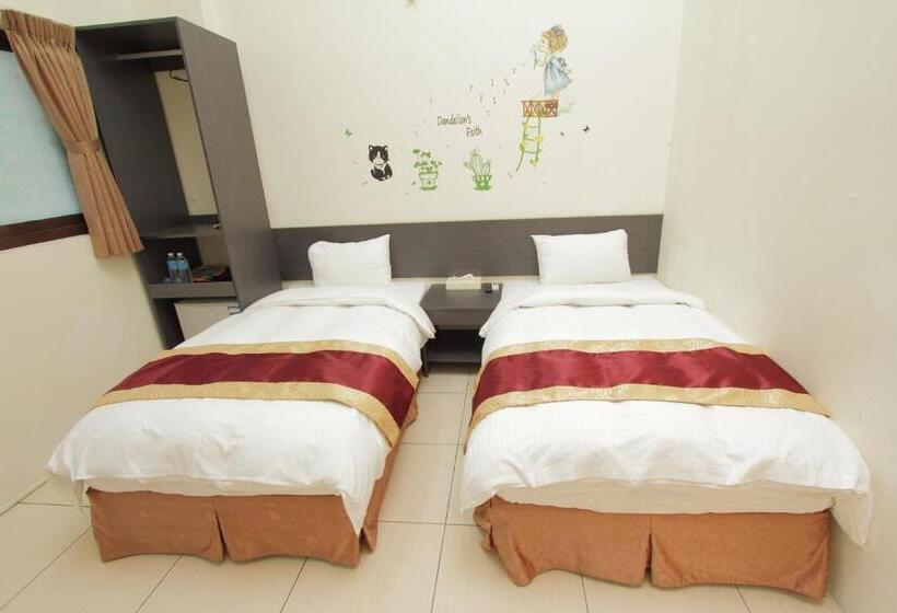 اتاق استاندارد چهارنفره با بالکن, Sanyi Sakura Resort