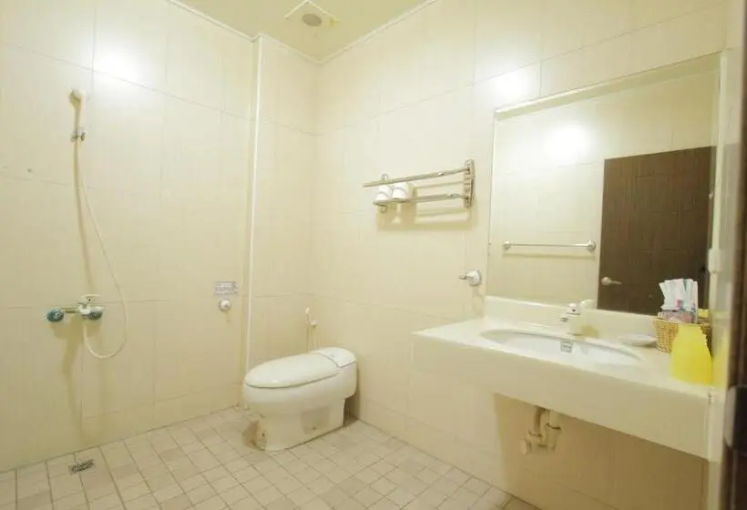 اتاق استاندارد چهارنفره با بالکن, Sanyi Sakura Resort