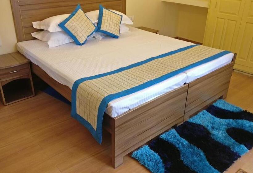 חדר דלוקס, The Woods