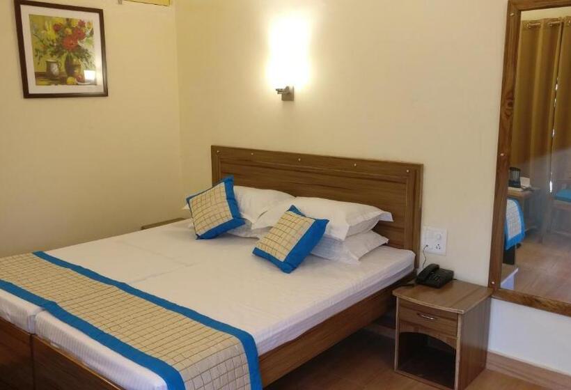 חדר דלוקס, The Woods