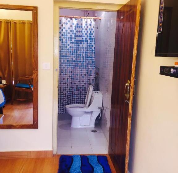 חדר דלוקס, The Woods