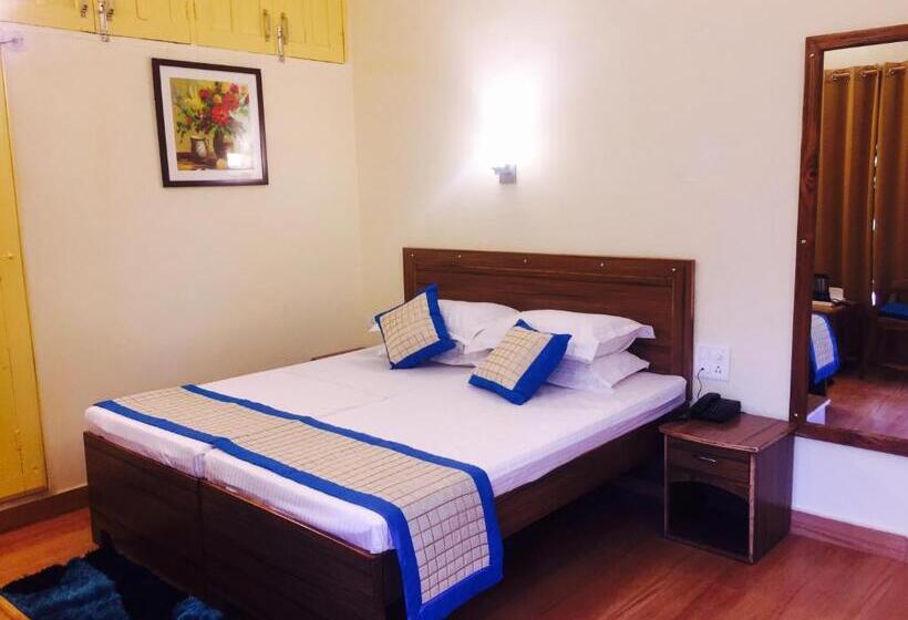 חדר דלוקס, The Woods