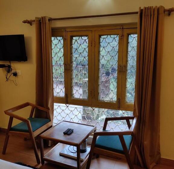 חדר דלוקס, The Woods