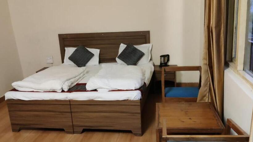 חדר דלוקס, The Woods