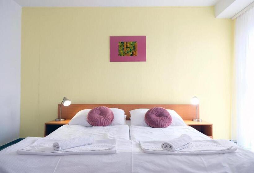 １ベッドルームアパートメント, Art