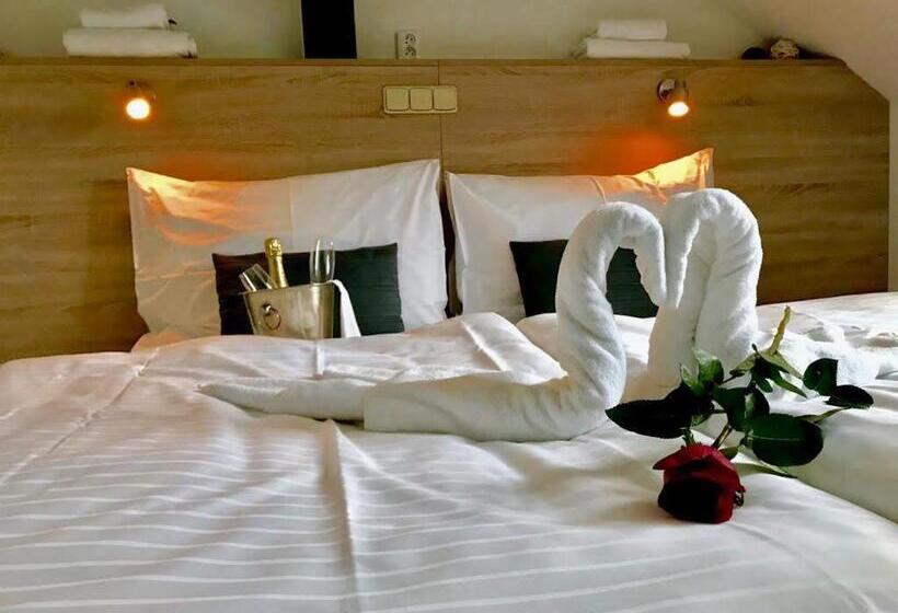 اتاق استاندارد, Club Apartments