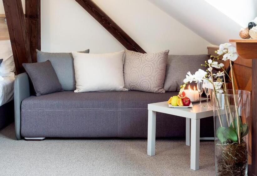 سوییت خانوادگی, Club Apartments