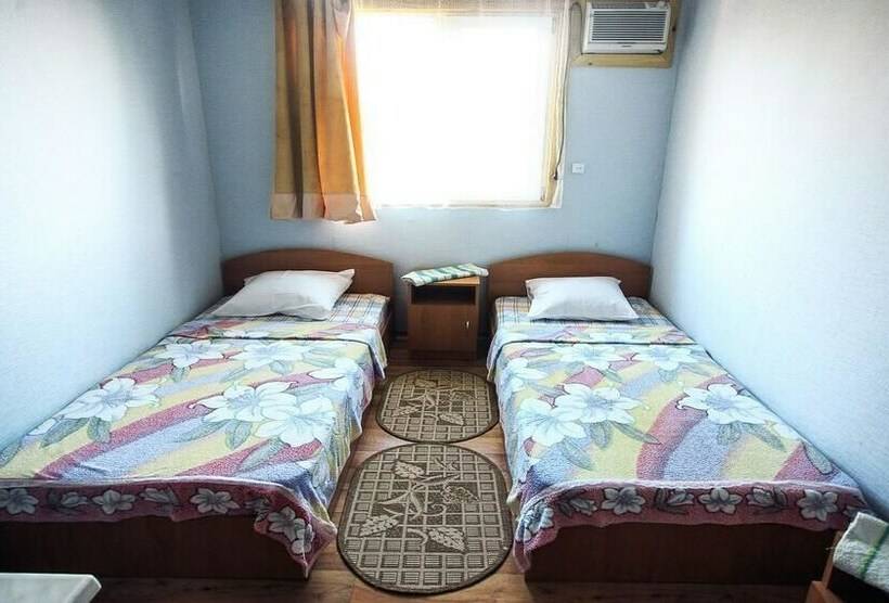 غرفة أساسية, Golubaya Laguna