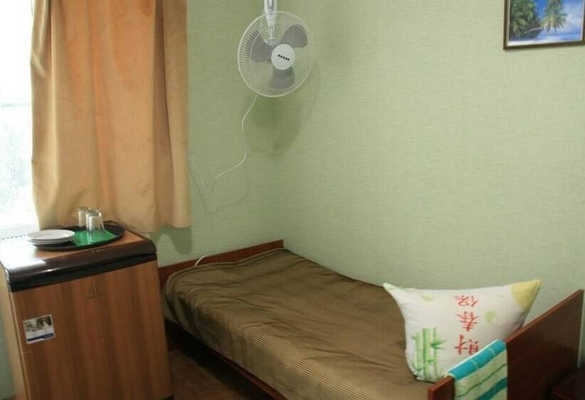 غرفة إقتصادية ثلاثية, Golubaya Laguna