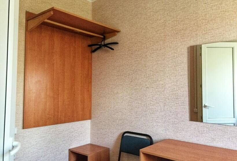 غرفة إقتصادية ثلاثية, Golubaya Laguna