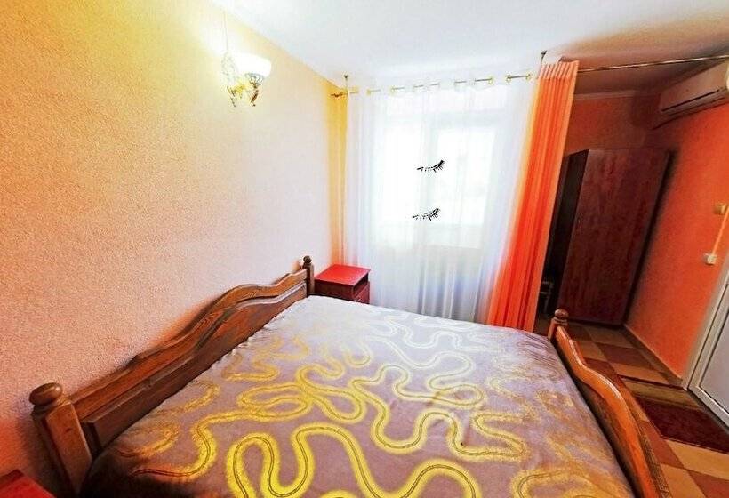 جناح كلاسيكي, Golubaya Laguna