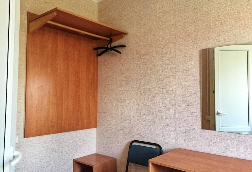 غرفة إقتصادية ثلاثية, Golubaya Laguna