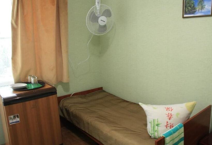 غرفة إقتصادية ثلاثية, Golubaya Laguna