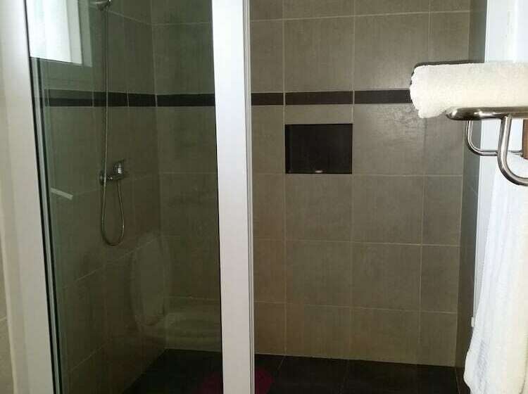 اتاق استاندارد سه نفره, H1 Isalo