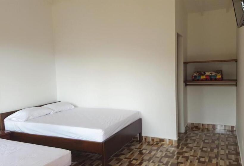 اتاق استاندارد سه نفره, Hosteria El Paraiso