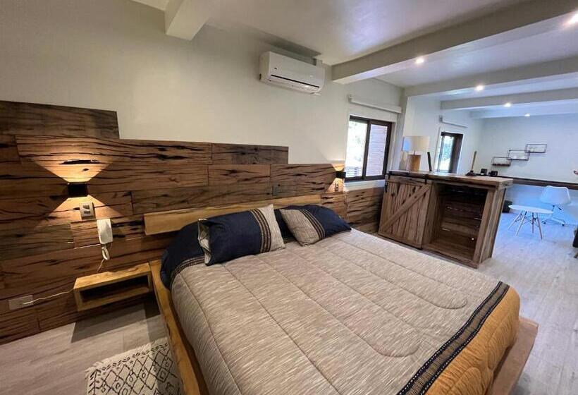 جناح مزود بجاكوزى, La Petite France