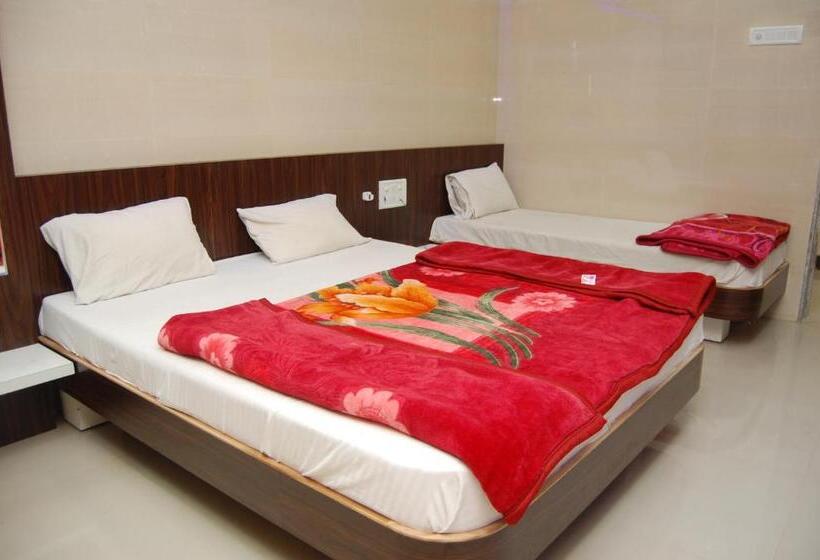 חדר קלאסי לארבעה, Milan